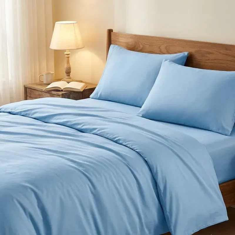【3 € Rabatt ab 10 €】Ochama 100 % Baumwoll-Doppelbettbezug – Bettwäsche-Set 3-teilig, einfarbiges Bettwäsche-Set mit 2 Kissenbezügen für Doppelbett, weich, atmungsaktiv & hautfreundlich, hochwertiges Baumwollgewebe, maschinenwaschbar – Blau, 220 x 240 cm