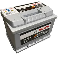 Bosch S5 004 Autobatterie 12V 61Ah 600A