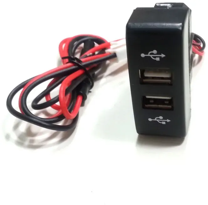 Doppeltes USB-Einbauladegerät für den Lkw Mercedes Actros MP3, 12 V/24 V — geeignet zum Laden verschiedenster Geräte.