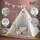 SPIELWERK Tipi Zelt Für Kinder Indoor 130x130cm Set mit Bodenmatte Lichterkette Girlande Kissen Baumwolle Holz Tragetasche Rosa