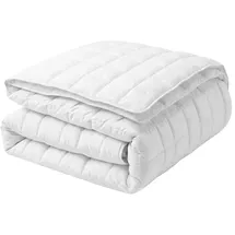 Beliani Zweilagige Ganzjahresbettdecke Korab 200 x 220 cm