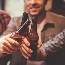 Relaxdays Wandflaschenöffner 2er Set, stabile Bieröffner zum Montieren, Wandöffner für Flaschen, Bar, verzinkt, silber