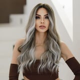 7JHH WIGS Lange Lockige Ggewellte Perücken 24in Geschichtet Blonde Ombre Asche Braun Perücke Synthetisches Haar Natürlich Aussehende Hitzebeständige Faser für Den Täglichen Gebrauch Party