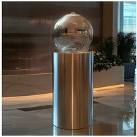 Köhko Kugelbrunnen Ø25cm mit integrierte LED-Beleuchtung auf zylindrischen Edelstahl