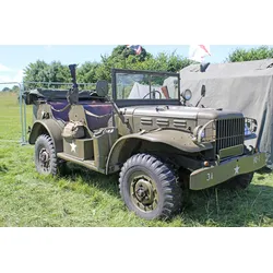 Fototapete PAPERMOON "Vintage Militär Jeep", bunt, B:4,50m L:2,80m, Vlies, Tapeten