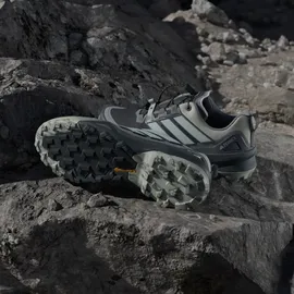 adidas Herren Trekkinghalbschuhe Terrex Skychaser GORE-TEX Wanderschuh - Carbon / Grey One / Halo Green - 49 1/3 in Grau CARBON/GREONE/HALGRN