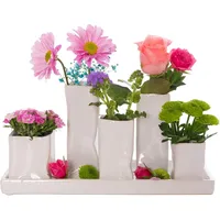 H&D Manufaktur Jinfa Handgefertigte kleine Keramik Deko Blumenvasen Set aus 5 Vasen in weiß auf einem Tablett