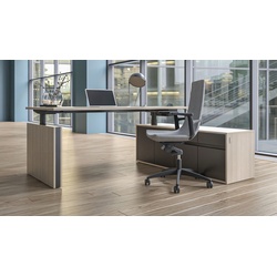 Höhenverstellbarer Schreibtisch Chef Tiboun mit Sideboard