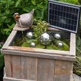 Holzkiste mit Wasserspeier Ente Akkusolar und Kugeln