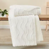 Qucover Kuscheldecke Flauschig, Warme Kuscheldecke Weiß, Felldecke, Flauschige Wohndecke, Weich Sofadecke, Couchdecke, Kunstfelldecke, Flauschige Decke für Couch und Bett,127x152cm