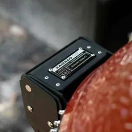 Kamado Joe Big Joe III freistehend, Holzkohlegrill - rot/schwarz, Ø 61cm