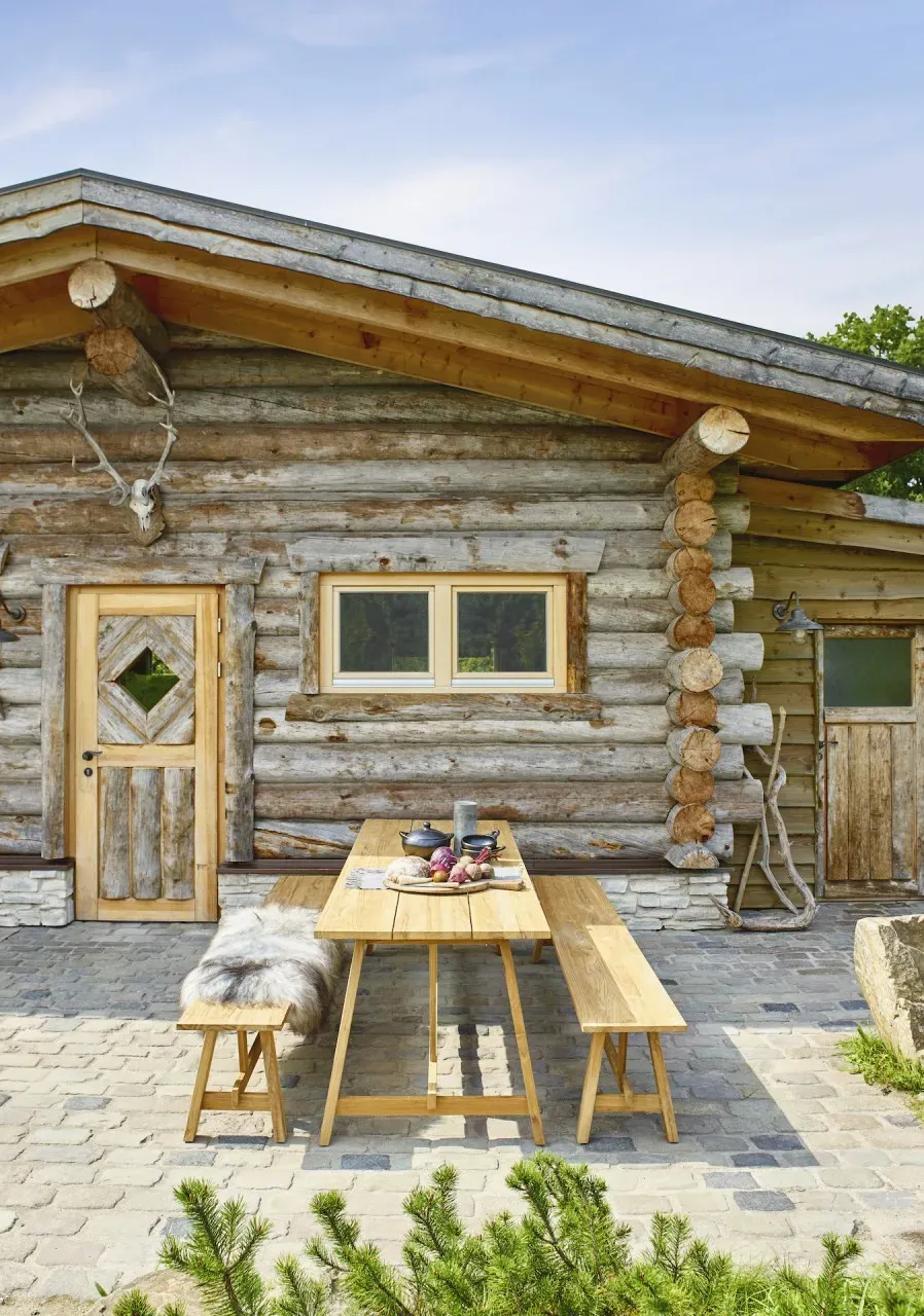 solpuri Set Country - Das Set besteht aus: 1 x Tisch Country 240 x 90 cm, 2 x Bank Country.