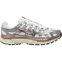Nike P-6000 Damen White/Metallic Silver/Light British Tan 38