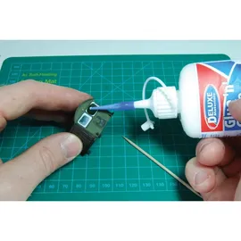 Deluxe Materials Glue 'n' Glaze