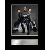 Fotodruck „Take That“ mit Autogrammen von Mark Owen, Gary Barlow und Howard Donald.