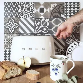 Smeg TSF01CREU Creme / Hochglanz