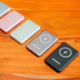 Verbatim Charge ́n ́Go Magnetic Power Bank 5000 mAh, Wireless Charger 15 W, 20 W PD per USB-C, Powerbank klein und magnetisch für iPhone 17/16/15/14/13 Pro, Samsung Galaxy S25 / S25 Plus, iPad, rosa