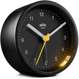 Braun Klassischer analoger Wecker mit Schlummerfunktion und Licht, ruhiges Quarzuhrwerk, Crescendo-Alarm in Schwarz,