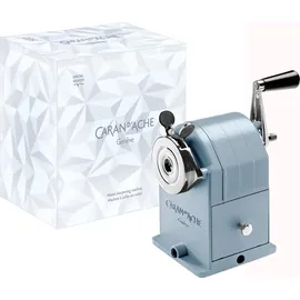 Caran d'Ache Spitzmaschine Alpine Frost – Metall, irisierend gletscherblau, 1-Loch, für Stifte Ø 4–10 mm, einstellbare Spitzen, Geschenkbox, Limited Edition