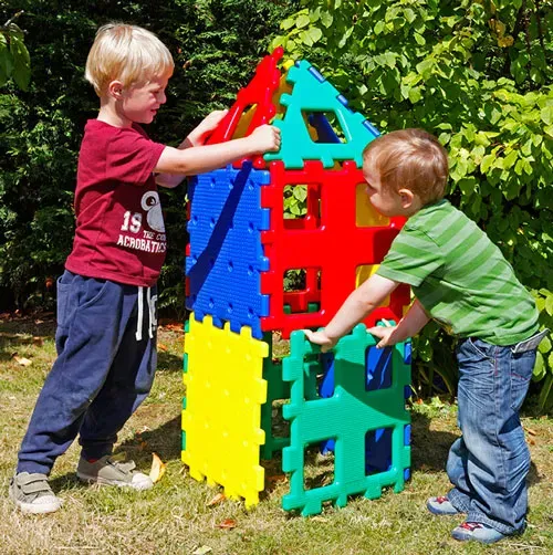Polydron XL Set Bausteine 12-teilig Konstruktionsspielzeug - 40,5x40,5 cm, bunt, HDPE Kunststoff - taktile Noppen, Brailleschrift