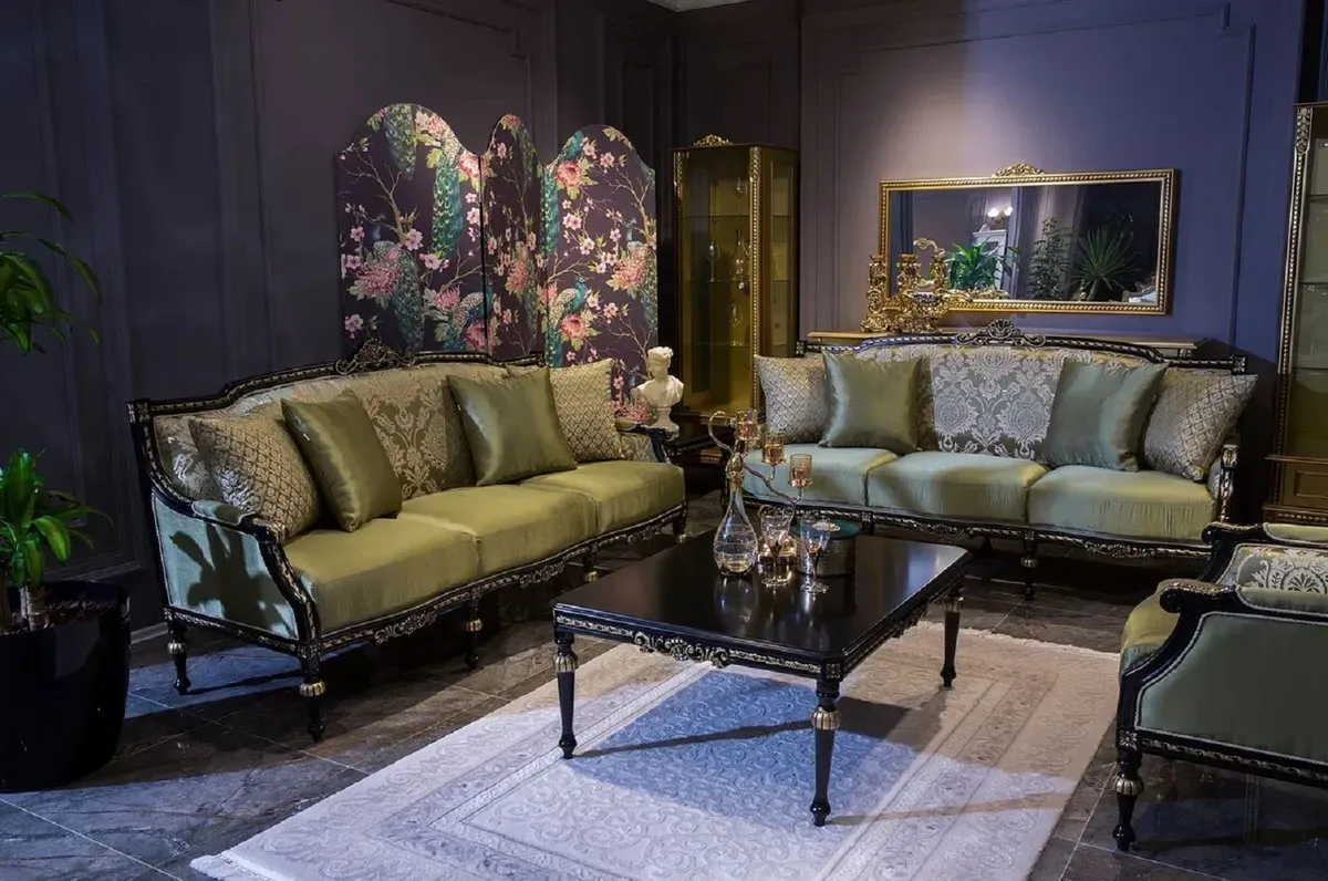 Casa Padrino Luxus Barock Wohnzimmer Set Grün / Schwarz / Gold - 2 Barock Sofas & 2 Barock Sessel & 1 Barock Couchtisch - Wohnzimmer Möbel im Barockstil - Barock Möbel - Barock Einrichtung