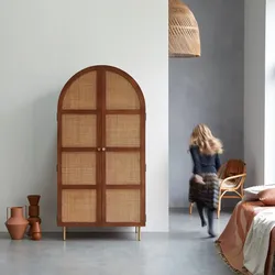 Esszimmerschrank Lisbeth aus Ulmenholz und Rattangeflecht