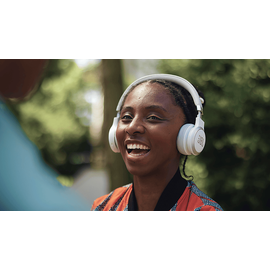 JBL Live 670NC white
