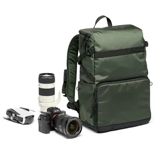 Manfrotto Street Slim Fotorucksack für Spiegellose und Spiegelreflexkameras, Front- und Rückseitenzugang, Herausnehmbare Kamera- und Laptopfächer, Kompakter Rucksack für Fotozubehör, Farbe Grün
