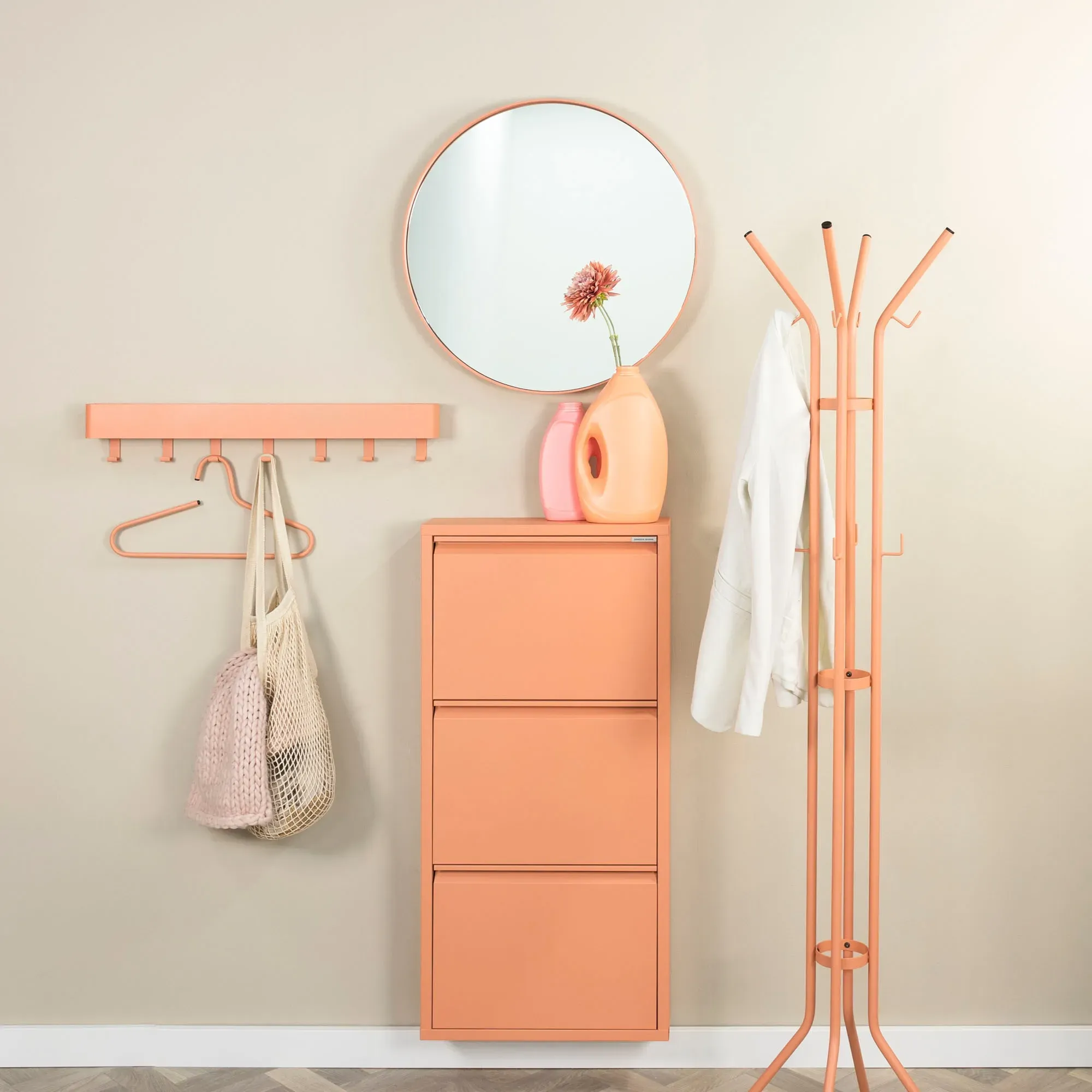 Garderobenständer SPINDER DESIGN "Jessy", orange (clay terra), B:40cm H:170cm T:40cm, Stahl, Garderobenständer, Garderobenständer, Platzsparender Garderobenständer aus Stahl, 8 Haken & Schirmständer