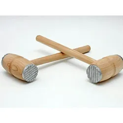 Holz-Fleischklopfer, beide Seiten mit Metallspitzen