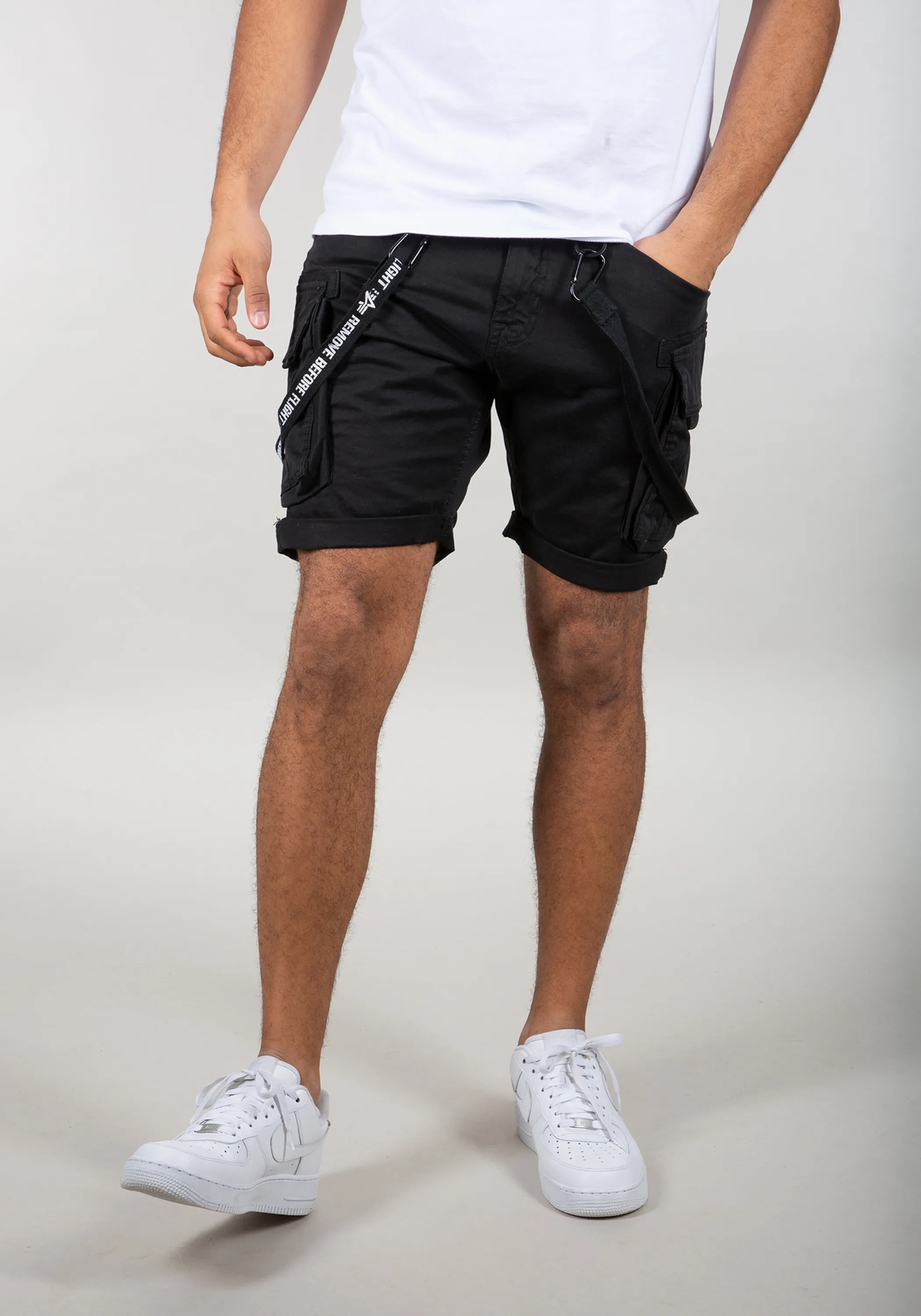 Shorts ALPHA INDUSTRIES "Alpha Industries Men - Shorts Utility Short", Herren, Gr. 33, Normalgrößen, schwarz, Shell: 98% Cotton, 2% Elastane, Hosen