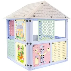 Gartenhaus mit interaktiven Paneelen