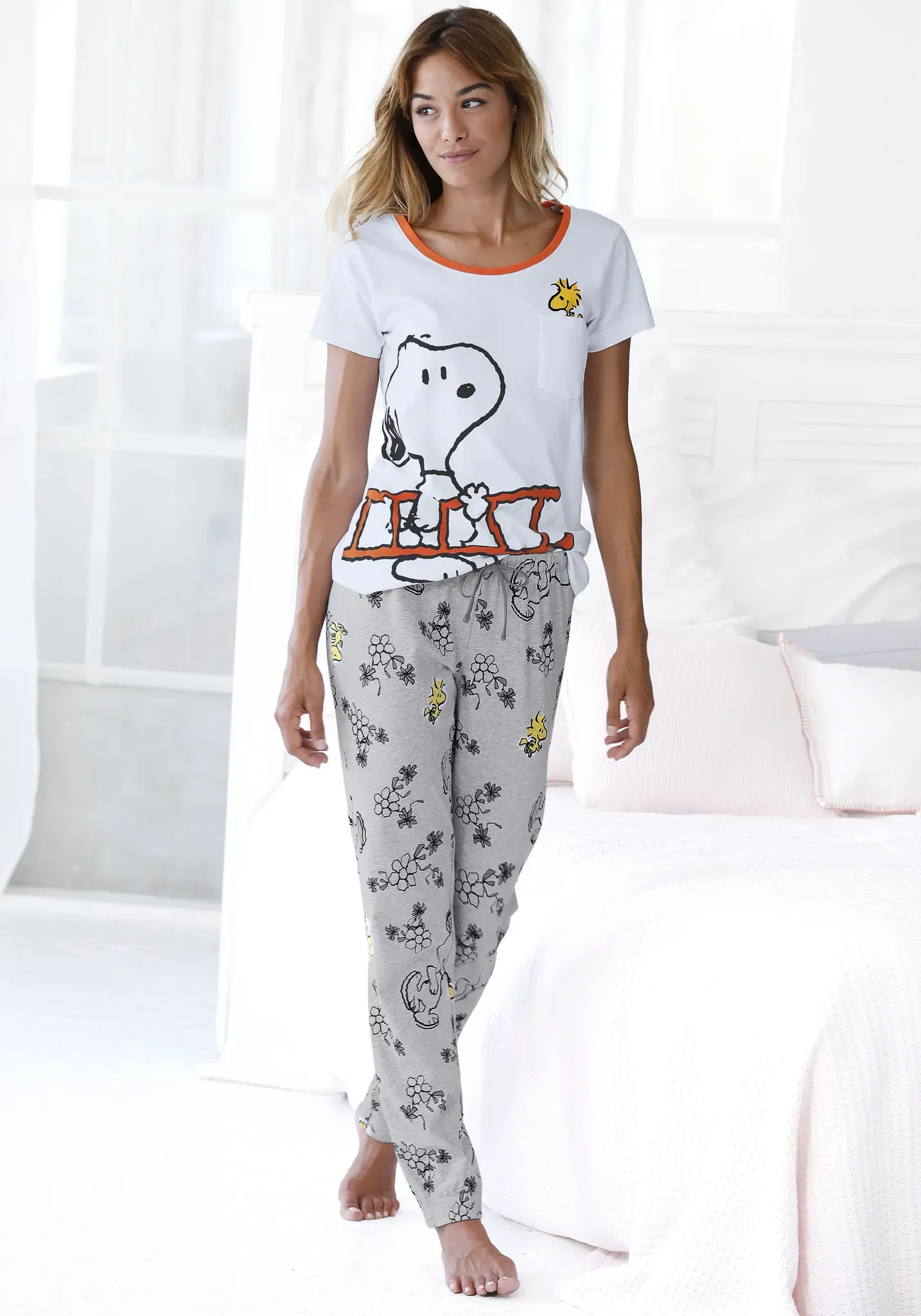 Pyjama PEANUTS, Damen, Gr. 36/38, grau (weiß, grau), Single Jersey, Obermaterial: 100% Baumwolle, bedruckt, Basic, bequem lang, Rundhals, eingesetzt, Homewear-Sets Pyjama, mit Snoopy und Woodstock Druck