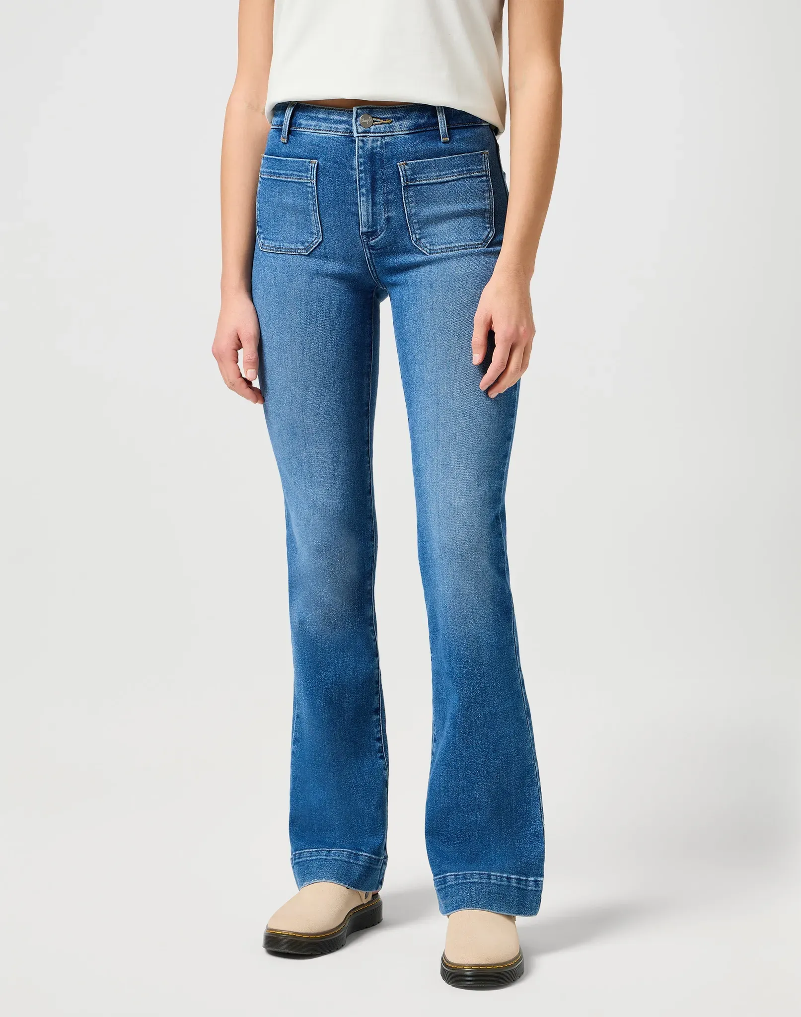 Wrangler Bootcut-Jeans »Flare«, im Retro-Design mit ausgestelltem Bein Wrangler RAVEN 31