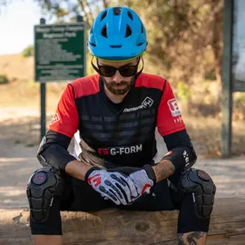 G-Form Pro-X3 Biking knieschoner black XL