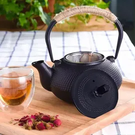 ad.con Teeservice aus Gusseisen 13-tlg mit Stövchen Teekanne 1,5L Schwarz mit Siebeinsatz Teetassen und Untersetzer Tee Set im japanischen Stil
