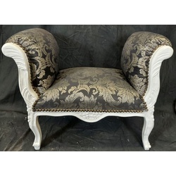Casa Padrino Barock Schemel Schwarz Muster / Weiß - Handgefertigter Antik Stil Hocker - Barockstil Hocker - Wohnzimmer Möbel im Barockstil - Barockstil Möbel - Barock Möbel - Barock Einrichtung