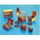 Plus Model Modellbauzubehör Gramophone und Radios 1:35