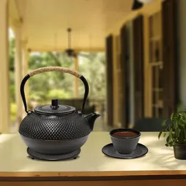ad.con Teeservice aus Gusseisen 13-tlg mit Stövchen Teekanne 1,5L Schwarz mit Siebeinsatz Teetassen und Untersetzer Tee Set im japanischen Stil