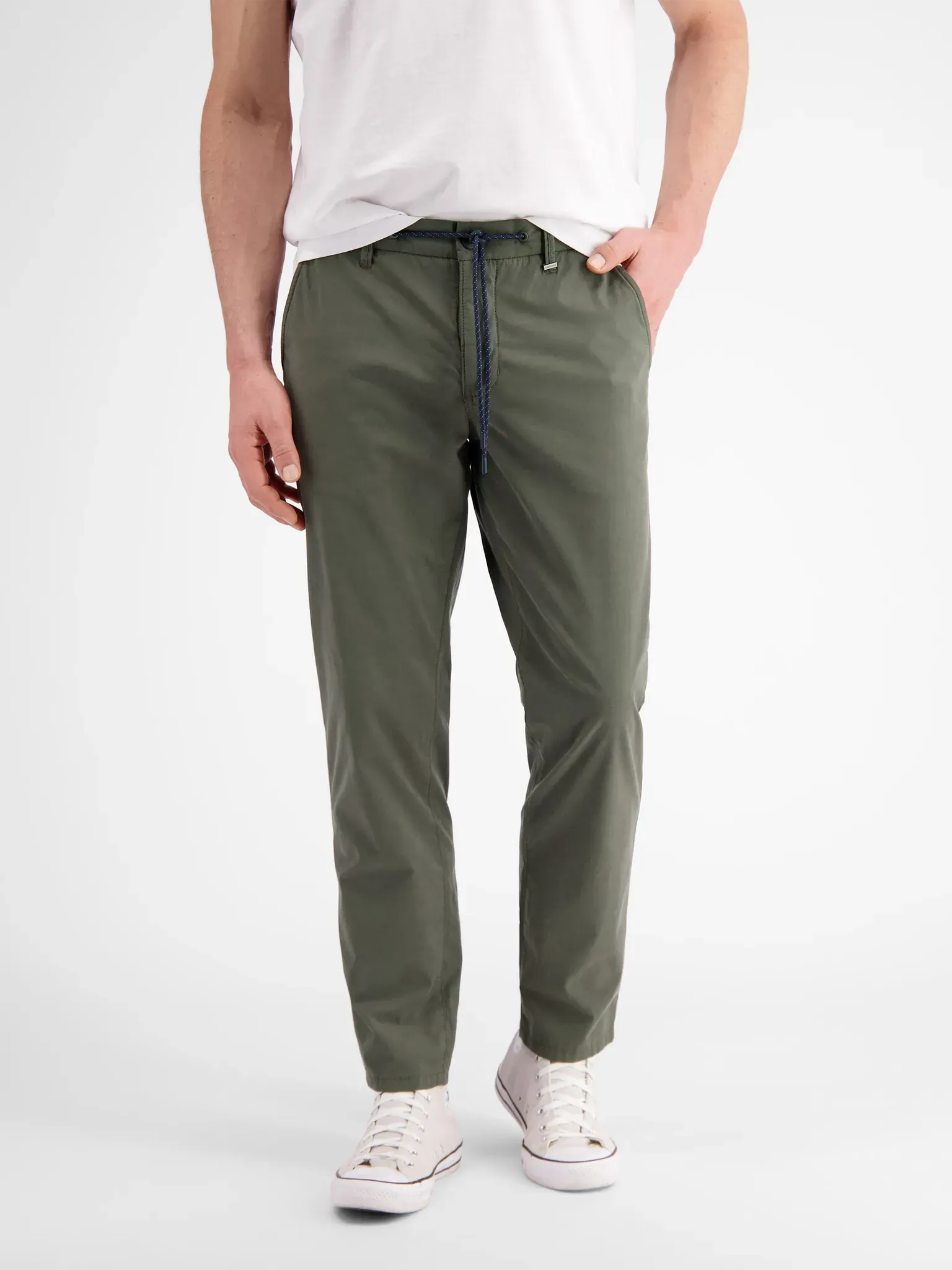 Leichte Hyper-Stretch Chino in Quick-Dry-Funktionalität - Aged Olive - W30_L34