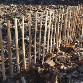 Aquagart 35m Staketenzaun Rollboarder 35cm hoch Lattenabstand 4-6cm Gartenzaun aus Haselnuss Holzzaun