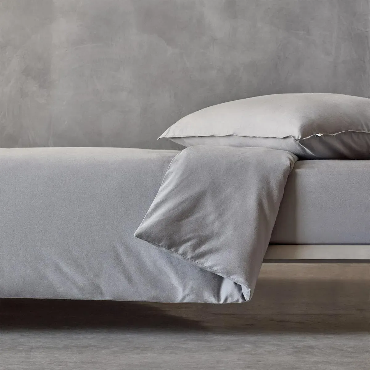 Hugo Boss Home Satin Bettwäsche BeBoss 155x220 cm + 80x80 cm | storm - grau