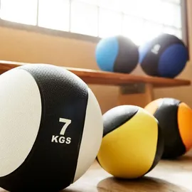 Gorilla Sports Medizinball aus Gummi, 1 - 10 kg Gewichte, mit griffiger Oberfläche, Grün - Slam Ball, Gewichtsball, Trainingsball,