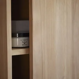Tikamoon Badezimmer Hängeschrank Hochschrank aus massivem Teak Bad Naturholz Badschrank