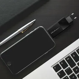 Qoltec GaN POWER PRO Ladegerät 1xusb-c 1xUSB 100W 5-20V 1,5-5a PD Laptop Smartphone Schwarz