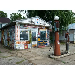 Fototapete PAPERMOON "Old Vintage Retro Gas Station", bunt (mehrfarbig), B:4m L:2,6m, Vlies, Tapeten