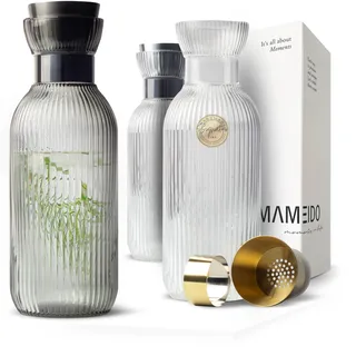 MAMEIDO Wasserkaraffe 1 l, Glaskaraffe mit Deckel & Sieb, mundgeblasene Karaffe Glas, Wasserkrug mit edler Optik für besondere Anlässe, Karaffen zum Verschenken (Smoke Black)