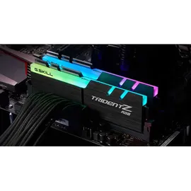 G.SKILL Trident Z RGB DIMM Kit 32GB, DDR4-4400, CL19-26-26-46 (F4-4400C19D-32GTZR)