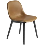 Muuto Fiber Side Chair, wood base, refine leder cognac / schwarz