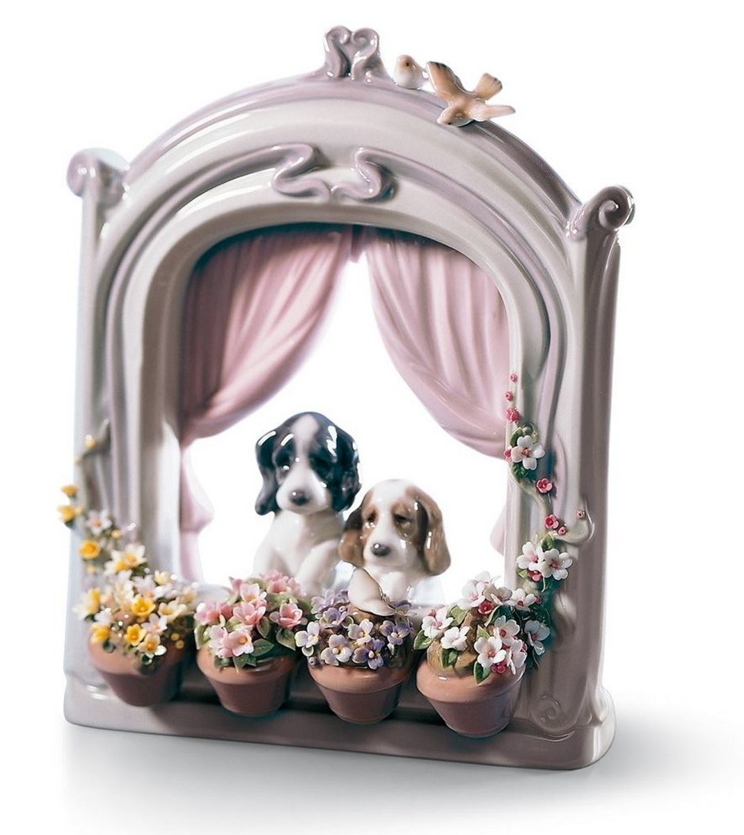 Casa Padrino Luxus Porzellan Skulptur Wartende Haustiere / Hunde Mehrfarbig 18 x H. 21 cm - Luxus Wohnzimmmer Deko